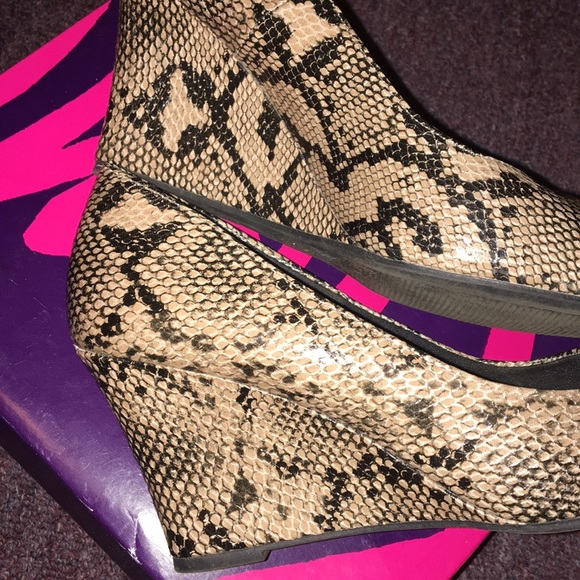 Fioni Heels - Picture 6 of 6